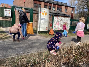 Children collecting rubbish
